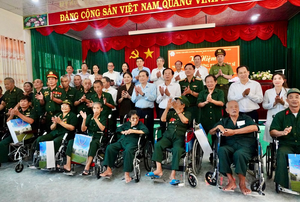 Chủ tịch Quốc hội Trần Thanh Mẫn tri ân người có công với cách mạng tại TP.HCM - ảnh 5