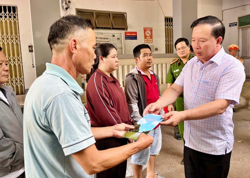 Lãnh đạo Đồng Nai thăm hỏi, hỗ trợ các nạn nhân vụ tai nạn giao thông đặc biệt nghiêm trọng - ảnh 1