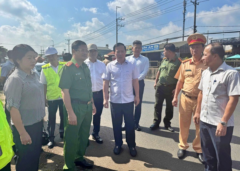 Lãnh đạo Đồng Nai thăm hỏi, hỗ trợ các nạn nhân vụ tai nạn giao thông đặc biệt nghiêm trọng - ảnh 3
