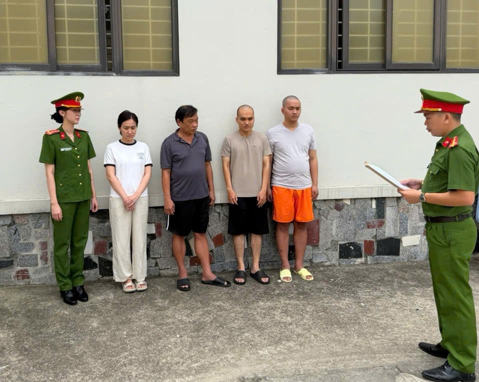 Hơn 3.400 viên kim cương lậu được đưa vào hệ thống SJC, Trưởng phòng Kinh doanh và 3 bị can bị khởi tố - ảnh 1
