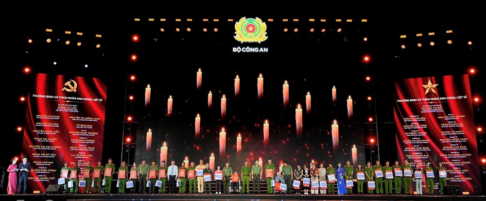 Chương trình chính luận nghệ thuật “Giữ trọn lời thề” tri ân các thế hệ Công an nhân dân miền Nam - ảnh 4