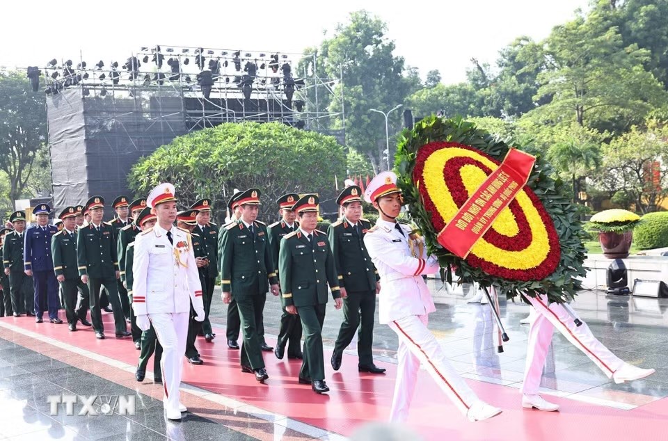 Lãnh đạo Đảng, Nhà nước dâng hương tưởng niệm các Anh hùng liệt sĩ - ảnh 3
