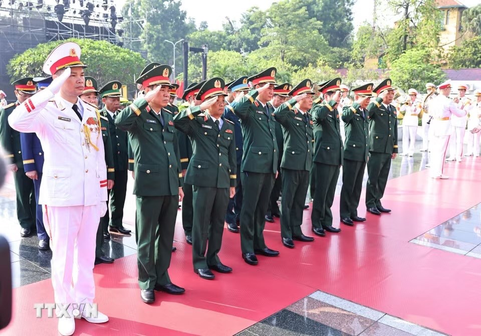 Lãnh đạo Đảng, Nhà nước dâng hương tưởng niệm các Anh hùng liệt sĩ - ảnh 6