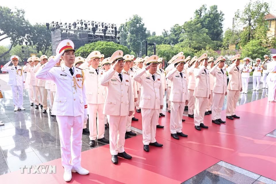 Lãnh đạo Đảng, Nhà nước dâng hương tưởng niệm các Anh hùng liệt sĩ - ảnh 7