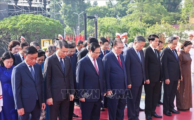 Lãnh đạo Đảng, Nhà nước dâng hương tưởng niệm các Anh hùng liệt sĩ - ảnh 4