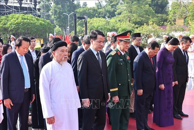 Lãnh đạo Đảng, Nhà nước dâng hương tưởng niệm các Anh hùng liệt sĩ - ảnh 5