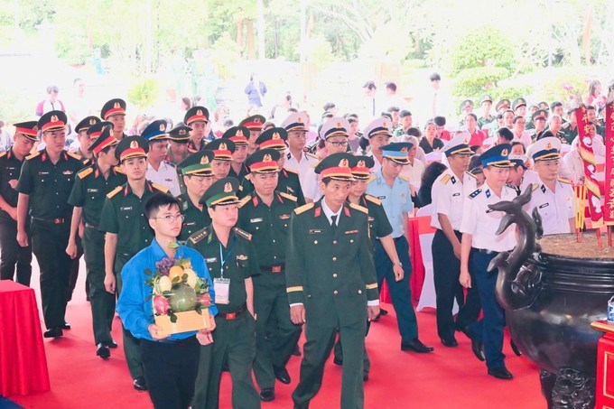 Tri ân các Anh hùng liệt sĩ và đồng bào yêu nước tại Côn Đảo - ảnh 4