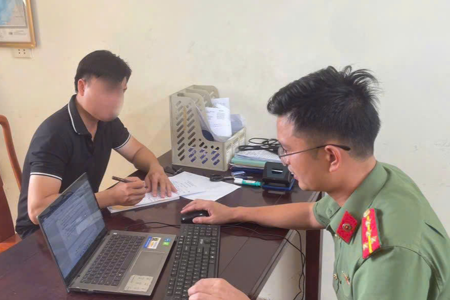 Đăng thông tin giả mạo, sai sự thật, một người đàn ông bị xử phạt 12,5 triệu đồng - ảnh 1
