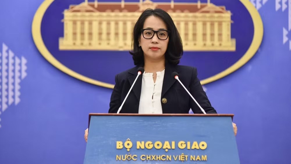 48 thuyền viên Việt Nam trên tàu Khôi Nguyên 18 đã trở về đất liền an toàn - ảnh 1