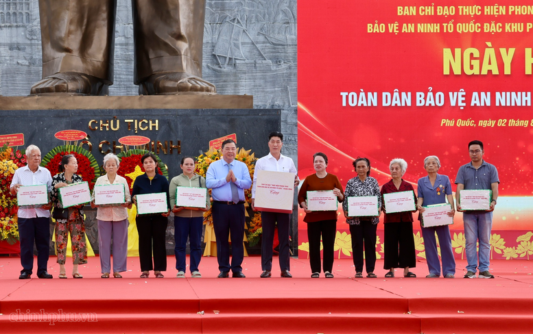 Xây dựng Phú Quốc trở thành đơn vị kiểu mẫu về an ninh, trật tự và văn minh đô thị - ảnh 3