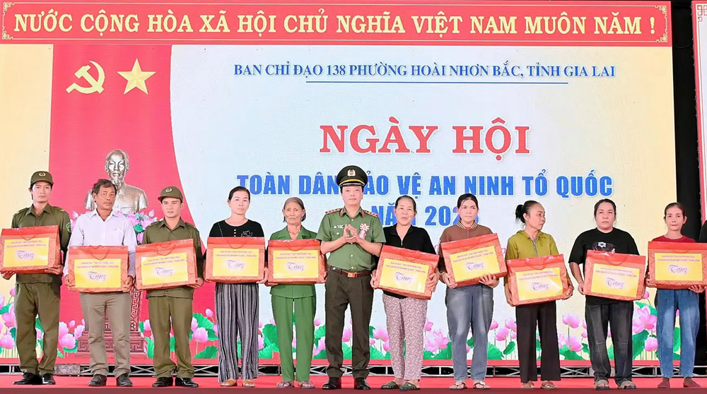Trưởng Ban Tuyên giáo Trung ương Trịnh Văn Quyết dự Ngày hội Toàn dân bảo vệ an ninh Tổ quốc tại Gia Lai - ảnh 4