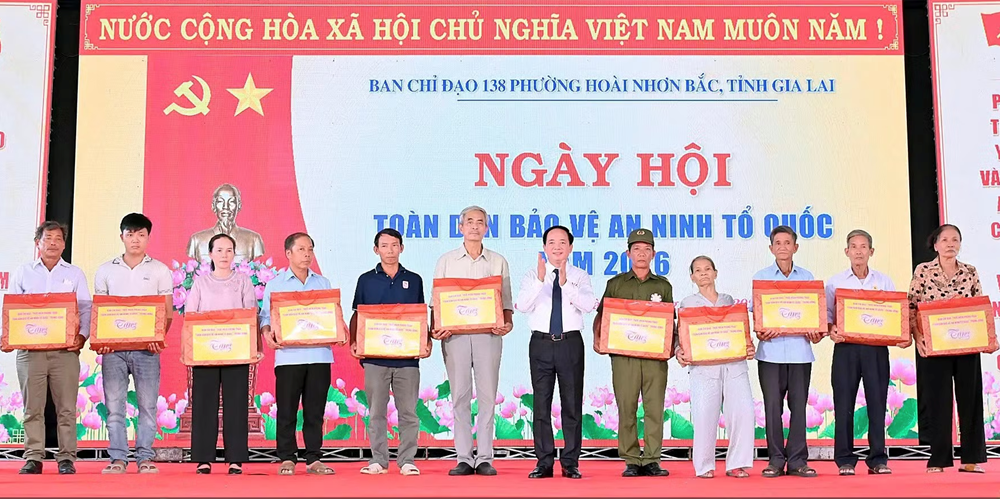 Trưởng Ban Tuyên giáo Trung ương Trịnh Văn Quyết dự Ngày hội Toàn dân bảo vệ an ninh Tổ quốc tại Gia Lai - ảnh 3