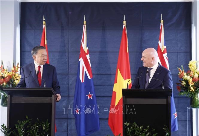 Tổng Bí thư, Chủ tịch nước Tô Lâm và Thủ tướng New Zealand gặp gỡ báo chí và chứng kiến trao các văn kiện hợp tác - ảnh 2