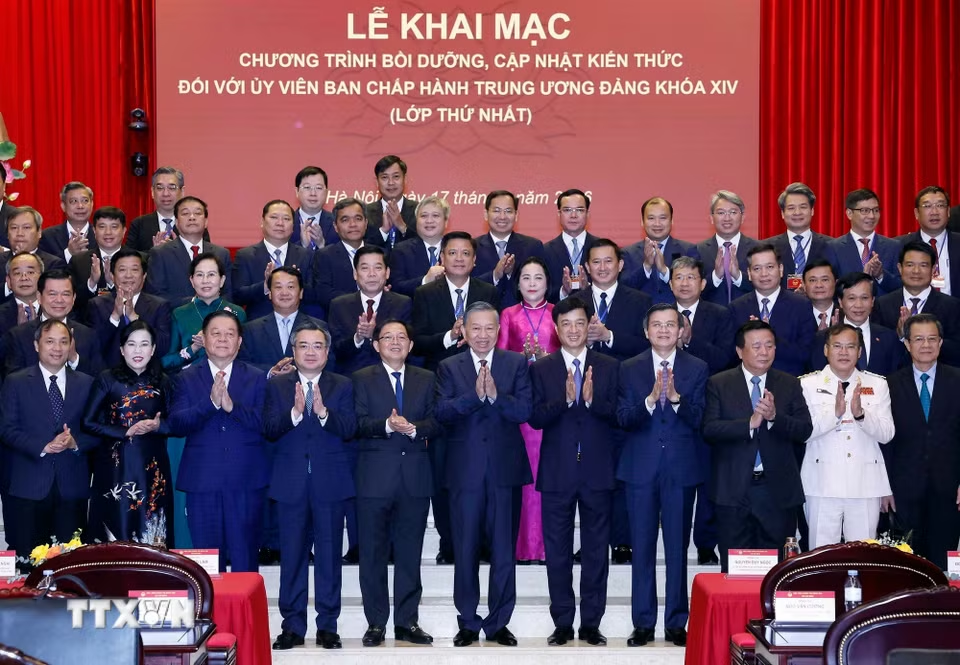 Từng Ủy viên Trung ương phải đặt lợi ích chung lên trên hết - ảnh 3
