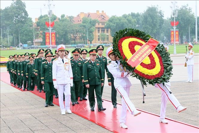 Lãnh đạo Đảng, Nhà nước vào Lăng viếng Chủ tịch Hồ Chí Minh - ảnh 6