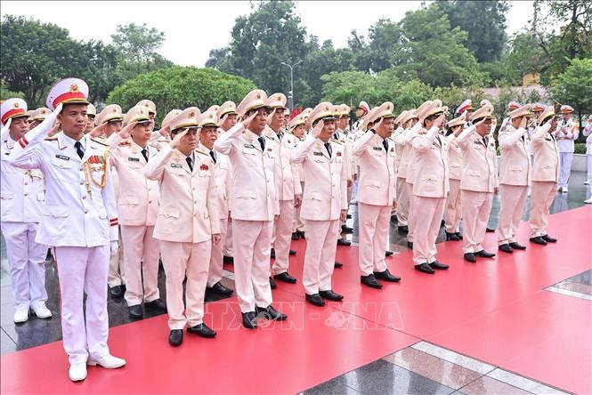 Lãnh đạo Đảng, Nhà nước vào Lăng viếng Chủ tịch Hồ Chí Minh - ảnh 7