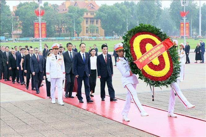 Lãnh đạo Đảng, Nhà nước vào Lăng viếng Chủ tịch Hồ Chí Minh - ảnh 8