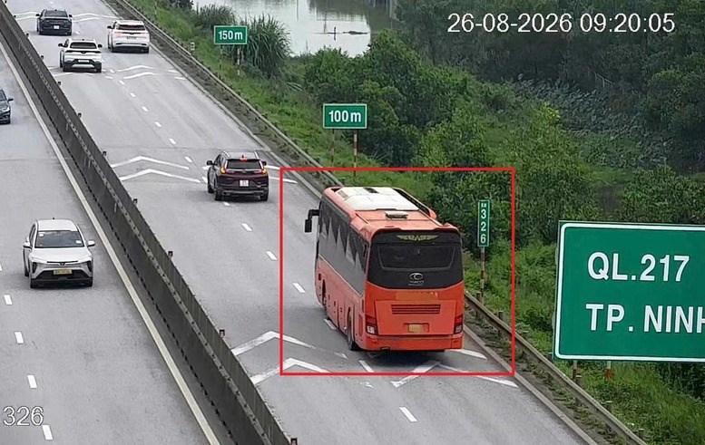 Phó Thủ tướng Thường trực Chính phủ yêu cầu rà soát, đánh giá kỹ quy định về khoảng cách an toàn trên cao tốc - ảnh 1