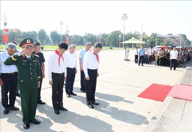 Tổng Bí thư, Chủ tịch nước Tô Lâm dâng hương tưởng nhớ Chủ tịch Hồ Chí Minh - ảnh 2
