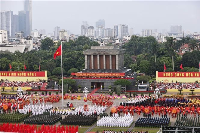 Phải hướng về nhân dân, lấy giá trị lịch sử, chính trị, văn hóa, giáo dục làm trọng tâm - ảnh 1