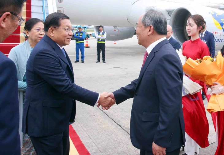 Tổng thống Myanmar và phu nhân đến Hà Nội, bắt đầu thăm chính thức Việt Nam - ảnh 1
