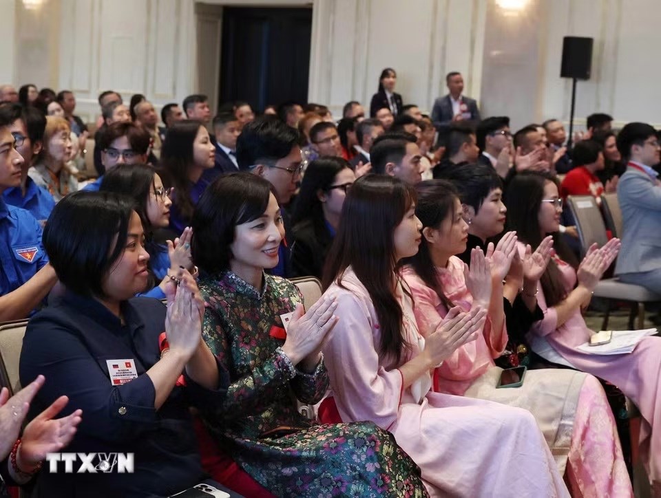 Tổng Bí thư, Chủ tịch nước Tô Lâm gặp gỡ cán bộ, nhân viên Đại sứ quán và cộng đồng người Việt Nam tại Liên bang Nga - ảnh 3