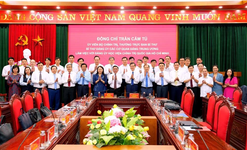 Thường trực Ban Bí thư Trần Cẩm Tú: Tăng cường rèn luyện tính Đảng, văn hóa Đảng và bản lĩnh chính trị cho học viên Trường Đảng - ảnh 5