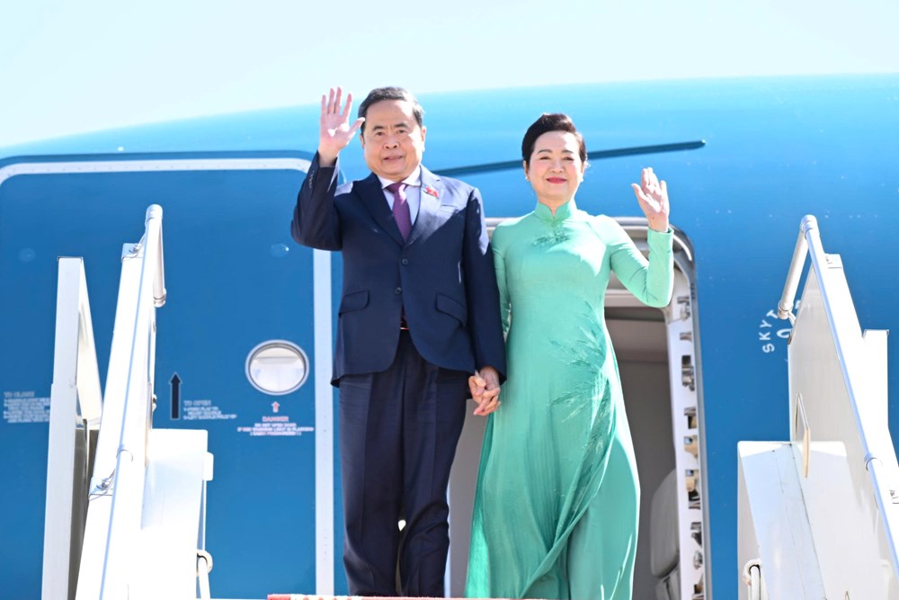 Chủ tịch Quốc hội Trần Thanh Mẫn và phu nhân tới Ulaanbaatar, bắt đầu chuyến thăm chính thức Mông Cổ - ảnh 1