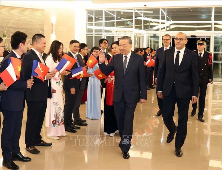Tổng Bí thư, Chủ tịch nước Tô Lâm bắt đầu thăm chính thức Cộng hòa Pháp và dự Hội nghị Thượng đỉnh Không gian vũ trụ tại Paris - ảnh 5