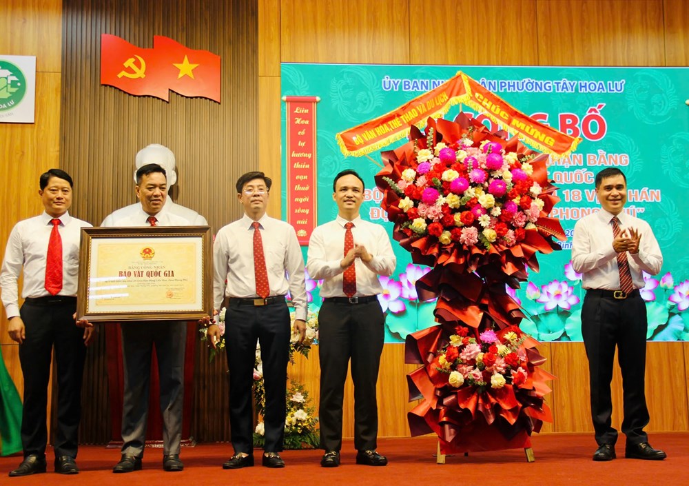  “Bộ tranh khắc ma nhai 18 vị La Hán, Động Liên Hoa, chùa Phong Phú” đón Bằng công nhận Bảo vật quốc gia - ảnh 1