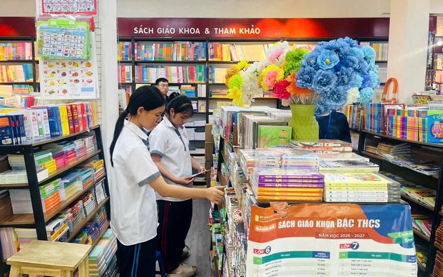 Thủ tướng: Rà soát, hoàn thiện sách giáo khoa theo hướng thiết thực, kịp thời điều chỉnh những bất cập - ảnh 1