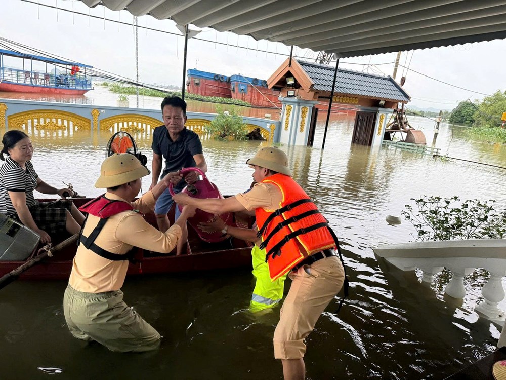 Thủ tướng Chính phủ yêu cầu chủ động ứng phó mưa lũ, bảo đảm an toàn tính mạng, tài sản của người dân - ảnh 1