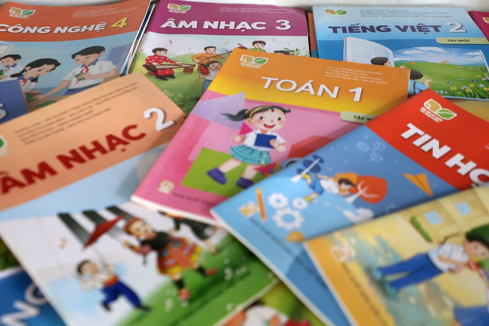Thủ tướng chỉ đạo "nóng" về cung ứng sách giáo khoa, bữa ăn học đường, sắp xếp cơ sở giáo dục - ảnh 1