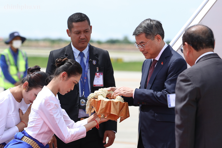 Thủ tướng Lê Minh Hưng tới Phnom Penh, bắt đầu chuyến thăm chính thức Campuchia - ảnh 2