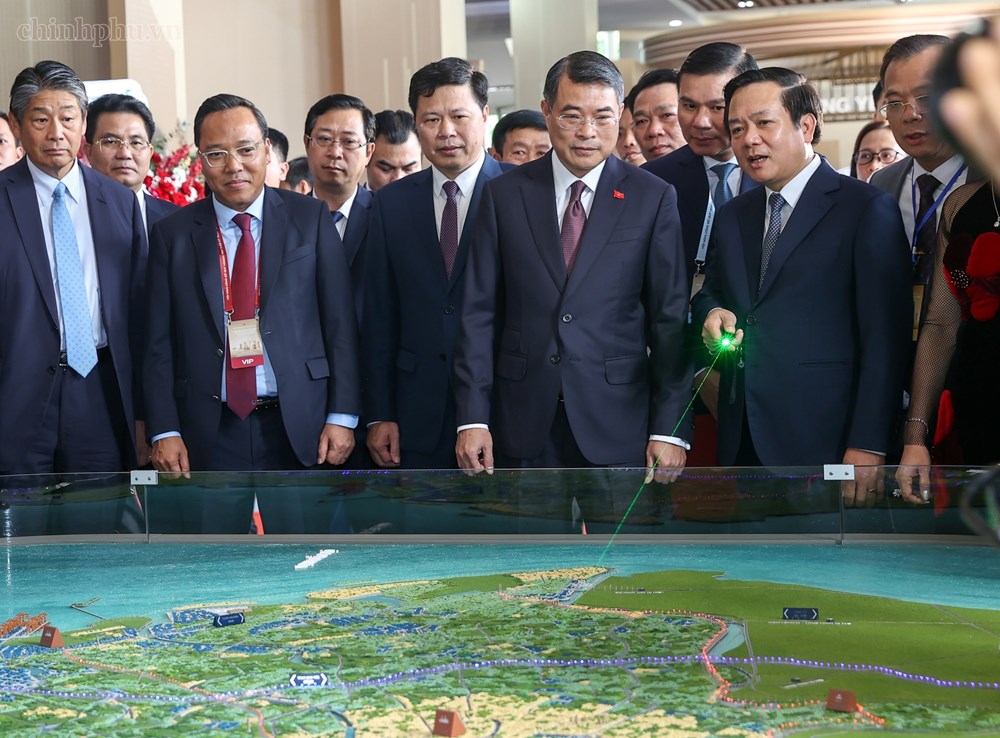 Thủ tướng: Lấy con người làm trung tâm và chủ thể, văn hóa làm nền tảng và động lực nội sinh - ảnh 2