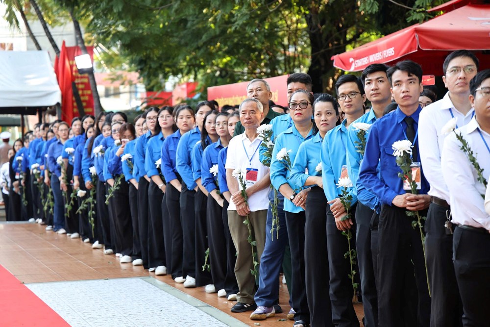 Trang trọng lễ viếng, truy điệu và an táng 731 hài cốt liệt sĩ - ảnh 4