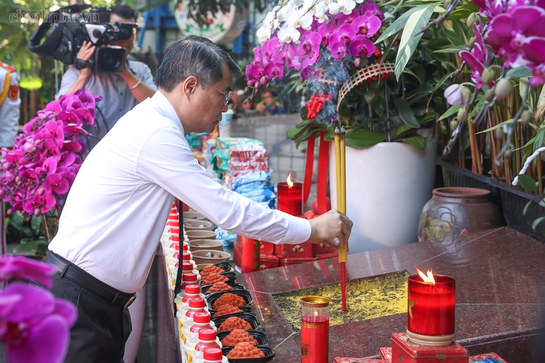 Trang trọng lễ viếng, truy điệu và an táng 731 hài cốt liệt sĩ - ảnh 2