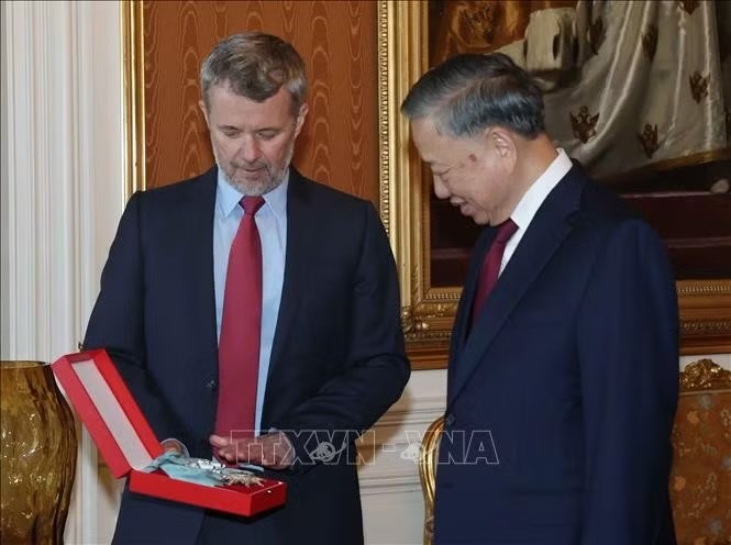 Tổng Bí thư, Chủ tịch nước Tô Lâm nhận Huân chương cao quý của Vương quốc Đan Mạch - ảnh 1