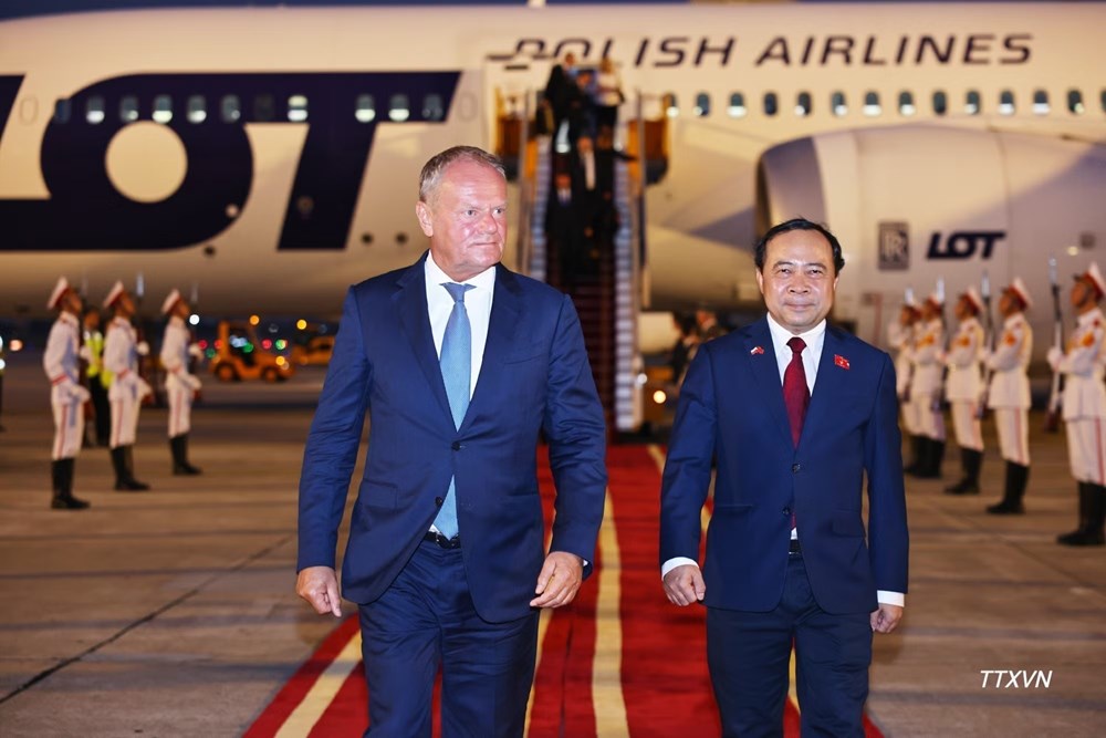 Thủ tướng Ba Lan Donald Tusk đến Hà Nội, thăm chính thức Việt Nam - ảnh 2