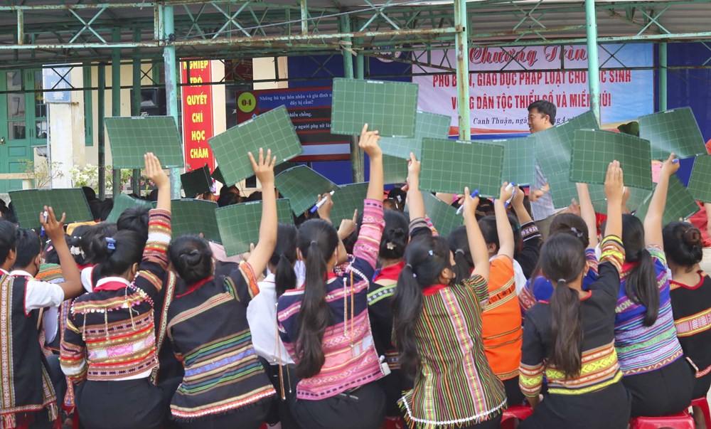 Đưa vấn đề tảo hôn và hôn nhân cận huyết thống đến với học sinh vùng DTTS - ảnh 3