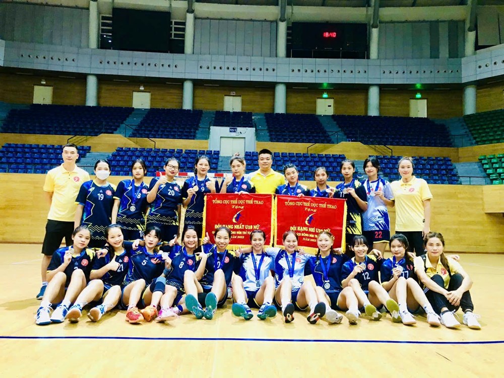 Buộc thôi việc viên chức HVL Bóng ném nữ Bình Định - ảnh 1