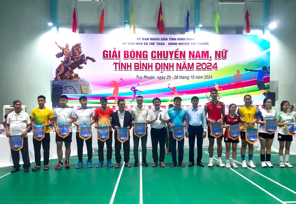 150 VĐV tham gia tranh tài Giải Bóng chuyền nam nữ tỉnh Bình Định năm 2024 - ảnh 1
