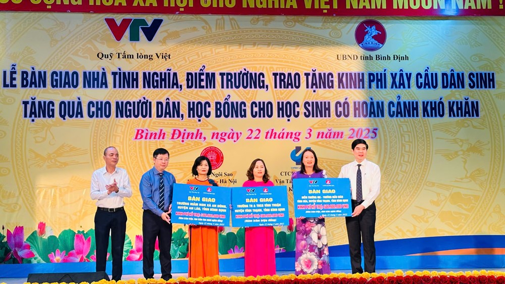 Quỹ tấm lòng Việt bàn giao nhà tình nghĩa, điểm trường tại Bình Định - ảnh 1