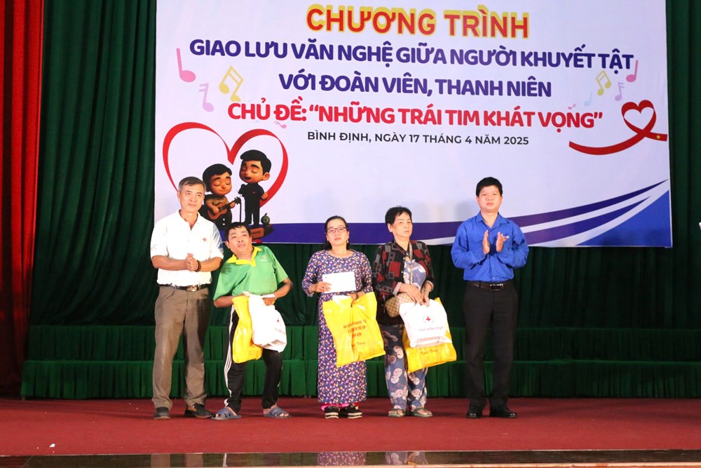Lan tỏa yêu thương, tiếp thêm nghị lực cho người khuyết tật - ảnh 2