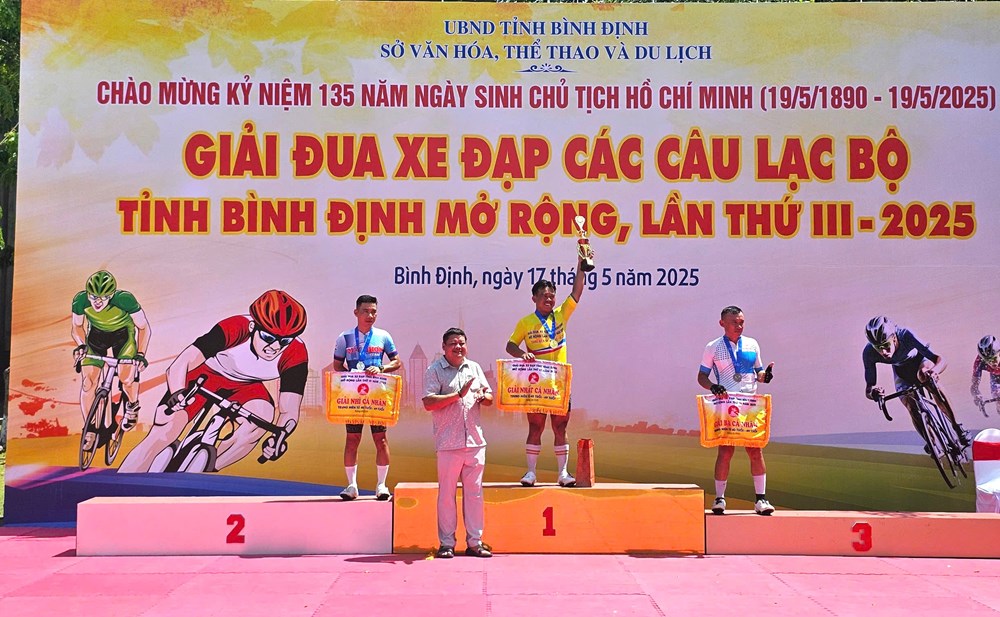 150 VĐV tranh tài Giải xe đạp các CLB tỉnh Bình Định mở rộng - ảnh 2