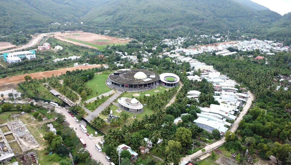 Đưa Bình Định trở thành trung tâm công nghiệp bán dẫn, trí tuệ nhân tạo - ảnh 1
