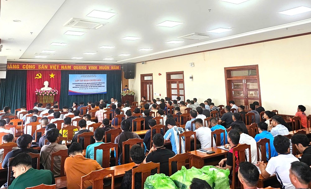 Gần 200 học viên được tập huấn cứu hộ mô tô nước trên biển - ảnh 2