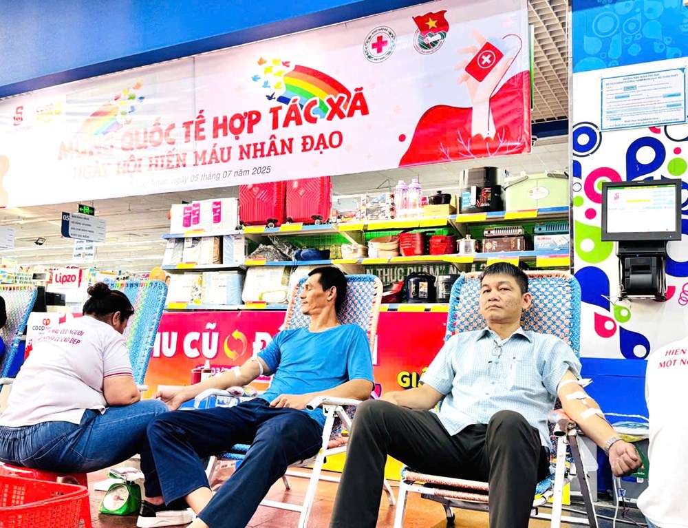 Gia Lai: Siêu thị Co.opmart cùng khách hàng tham gia hiến máu nhân đạo - ảnh 1