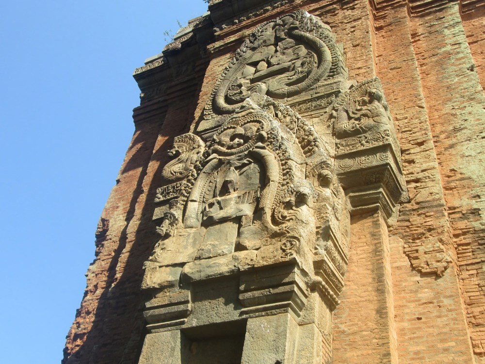 Dự án thăm dò, khai quật khảo cổ di tích Tháp Chăm Dương Long cần cân nhắc kỹ - ảnh 2