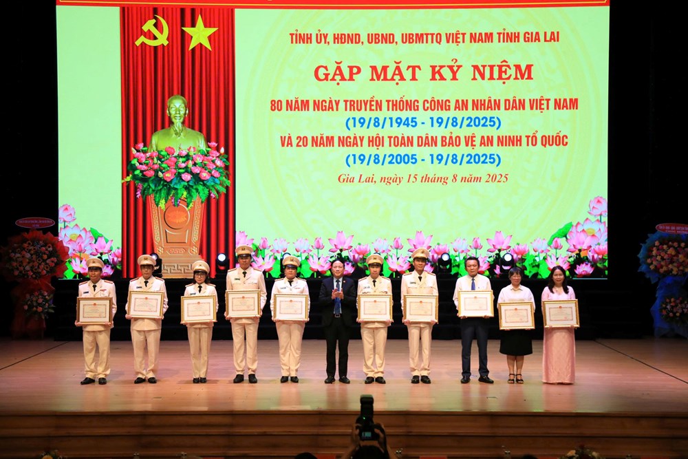 Công an tỉnh Gia Lai tiếp tục bám sát cơ sở, gắn bó với nhân dân - ảnh 2